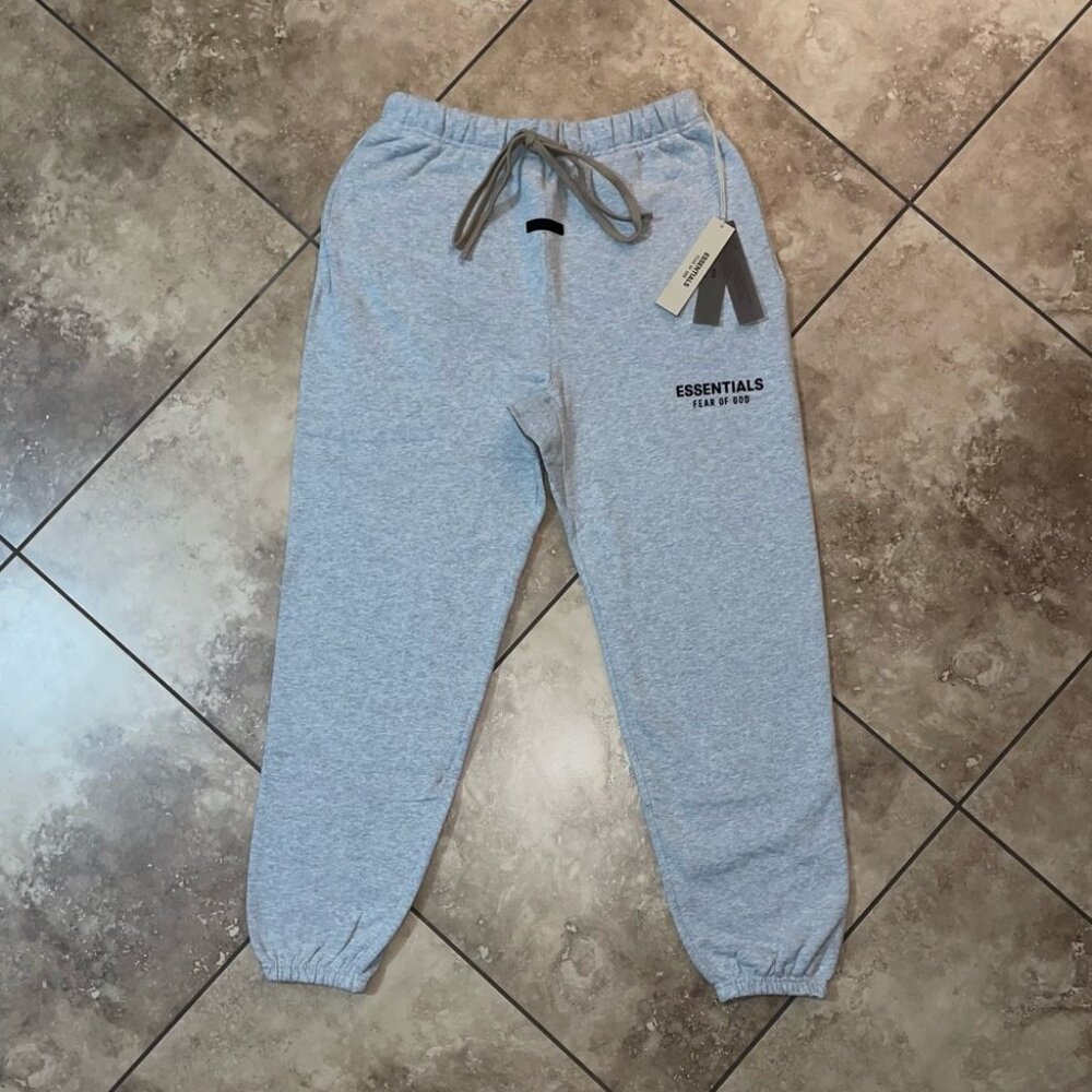 ✨Fear of God Essentials Fleece Essential Sweatpant Light Heather Gray✨
